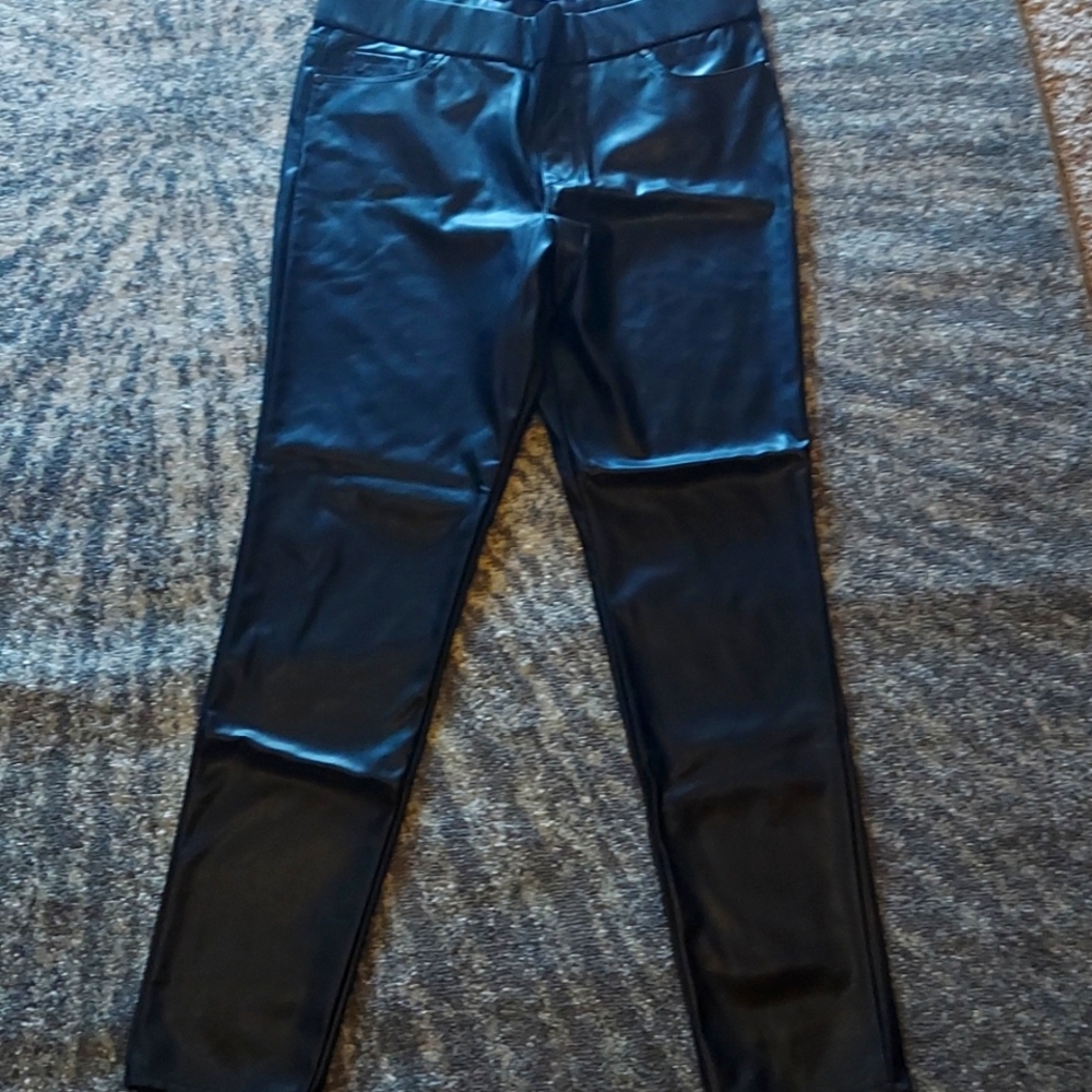 Gloria Vanderbilt faux leather pants